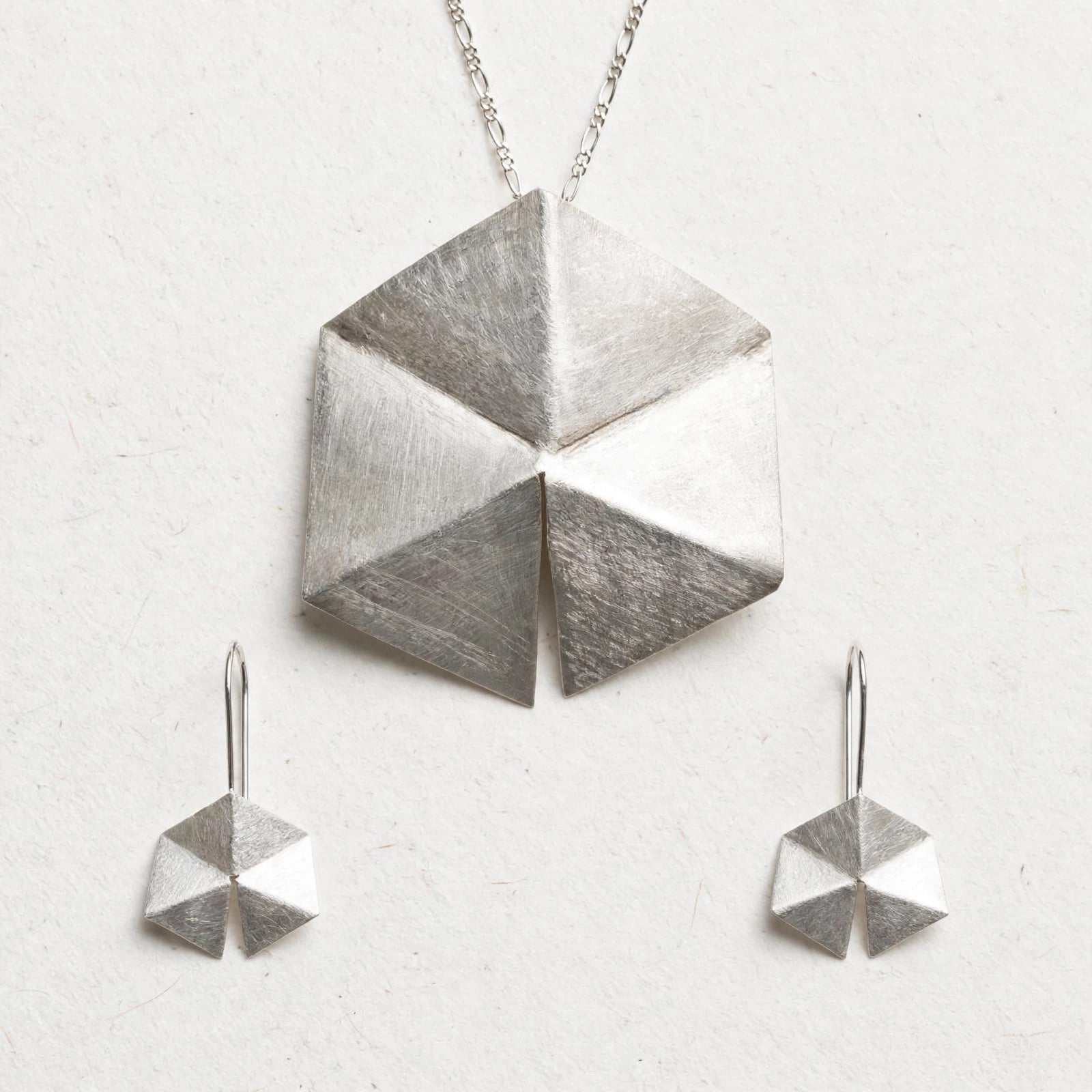 Dije & Aretes Equinox