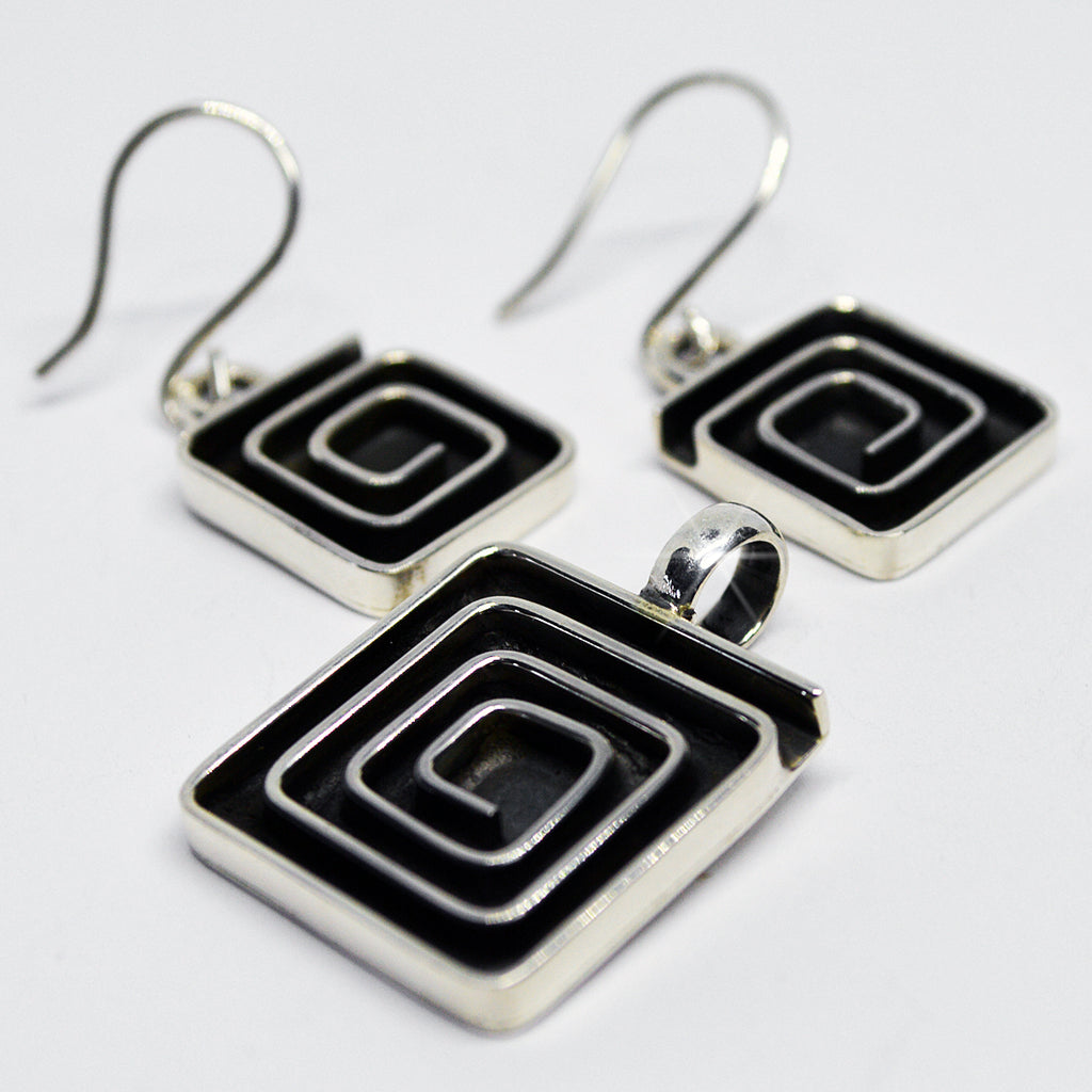 Dije & Aretes Laberinto