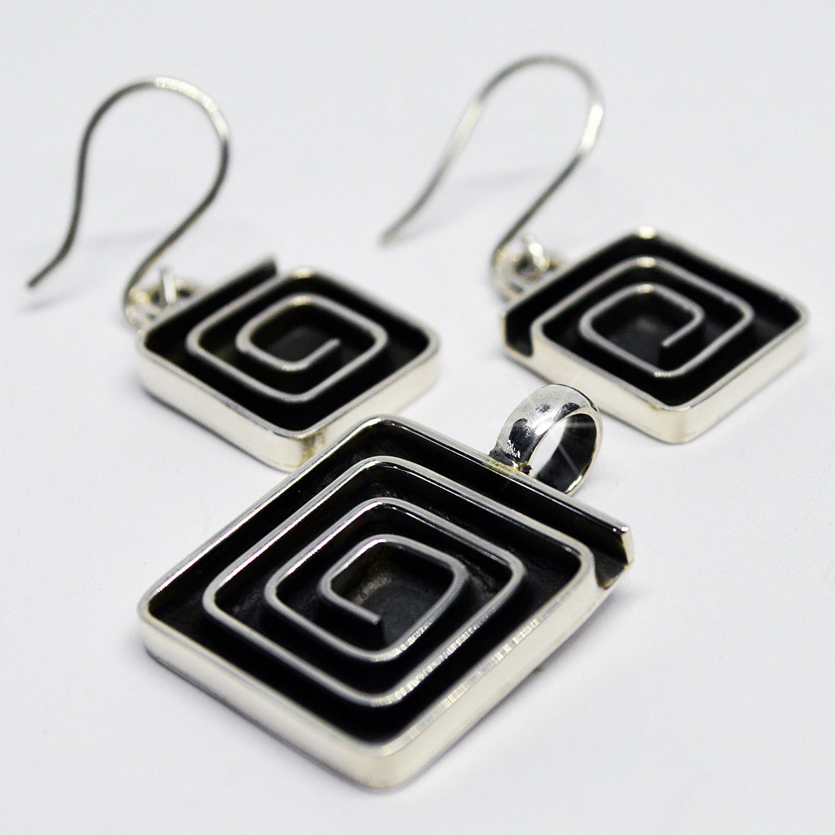 Dije & Aretes Laberinto