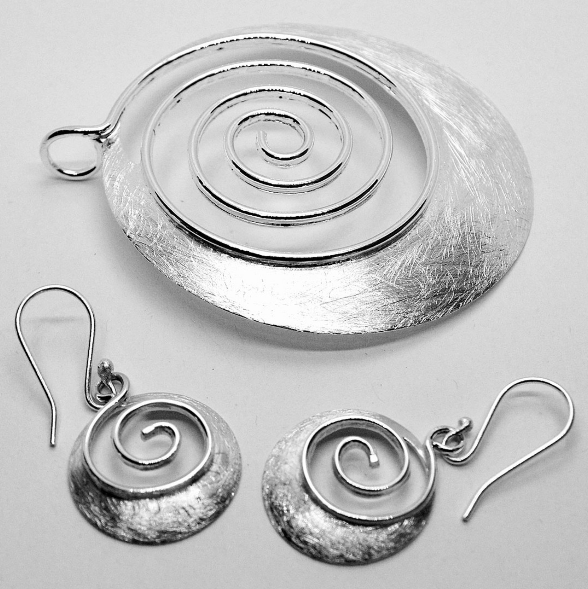 Dije & Aretes Intelecto
