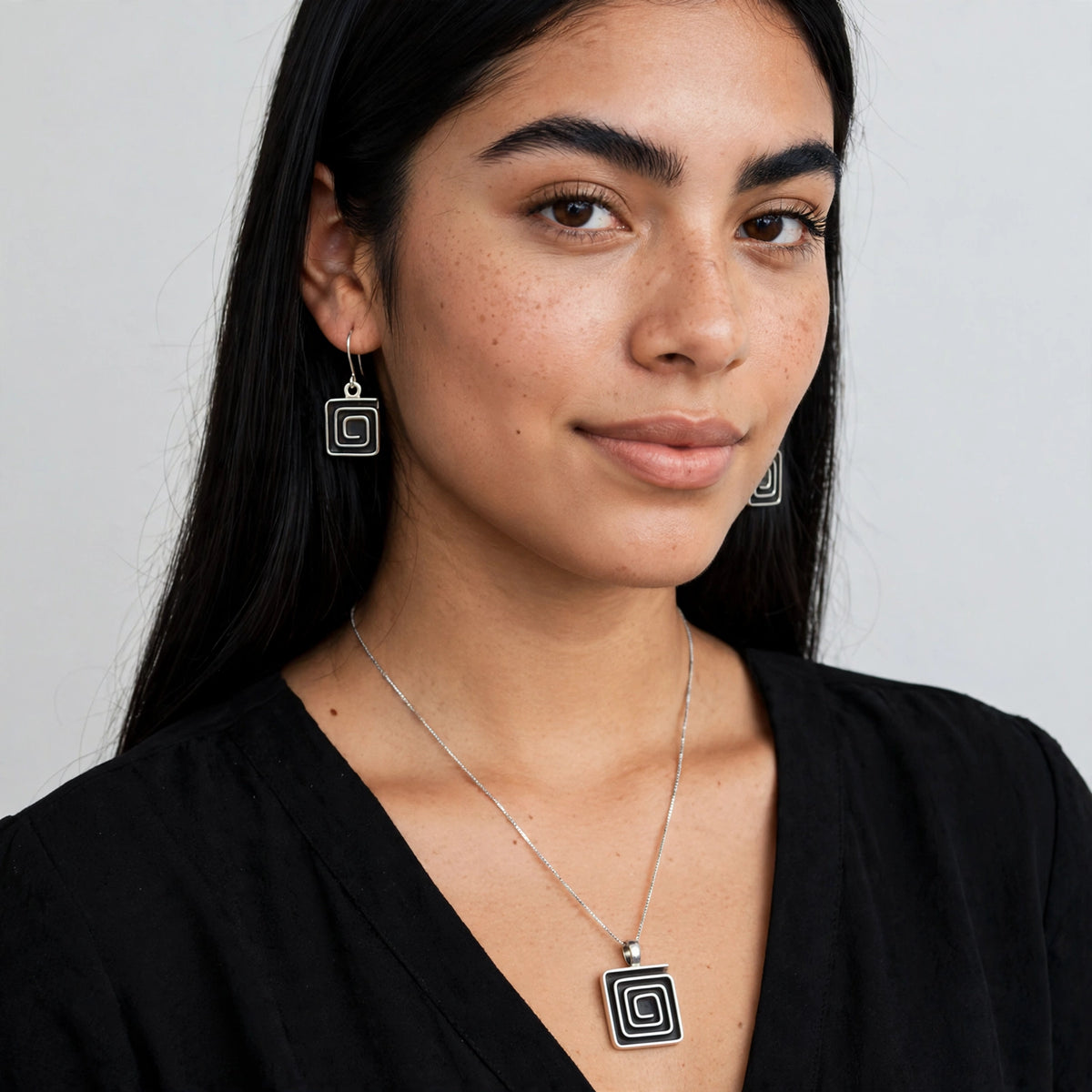 Dije y Aretes Laberinto