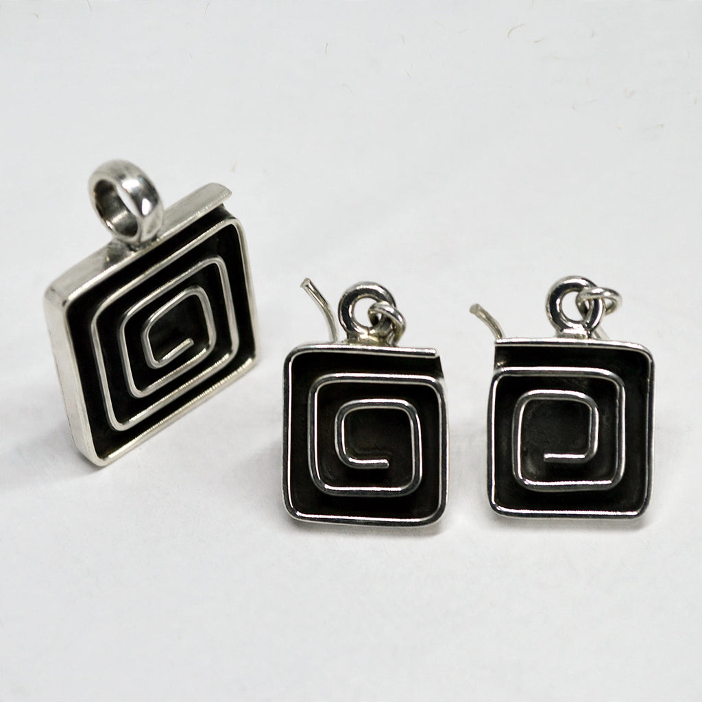 Dije y Aretes Laberinto