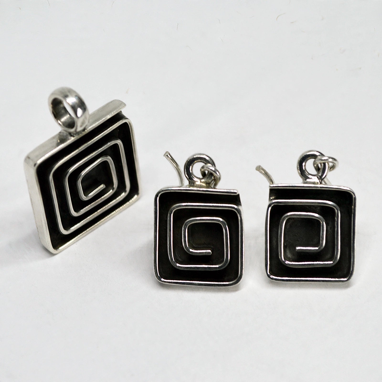 Dije y Aretes Laberinto