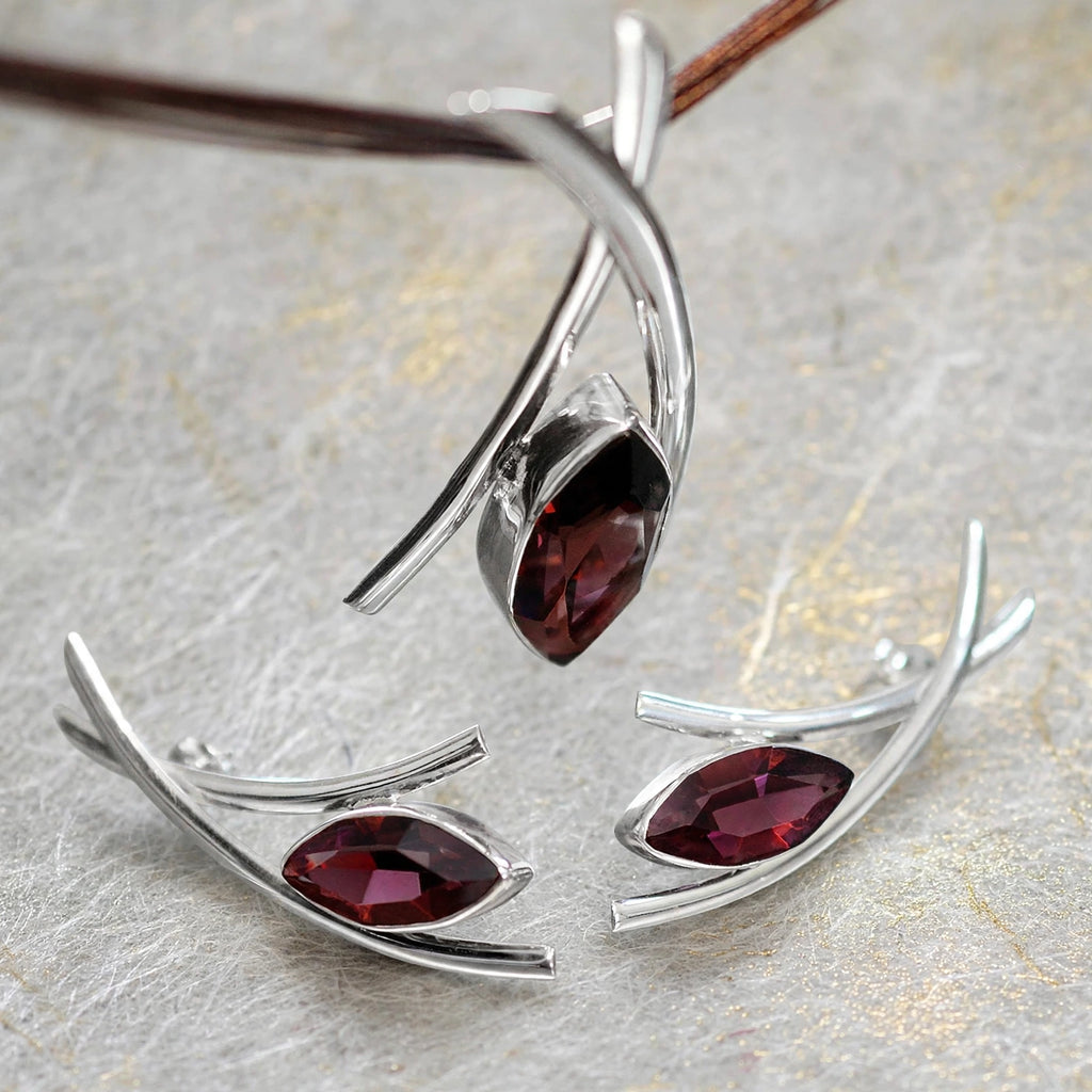 Dije y Aretes Cometa