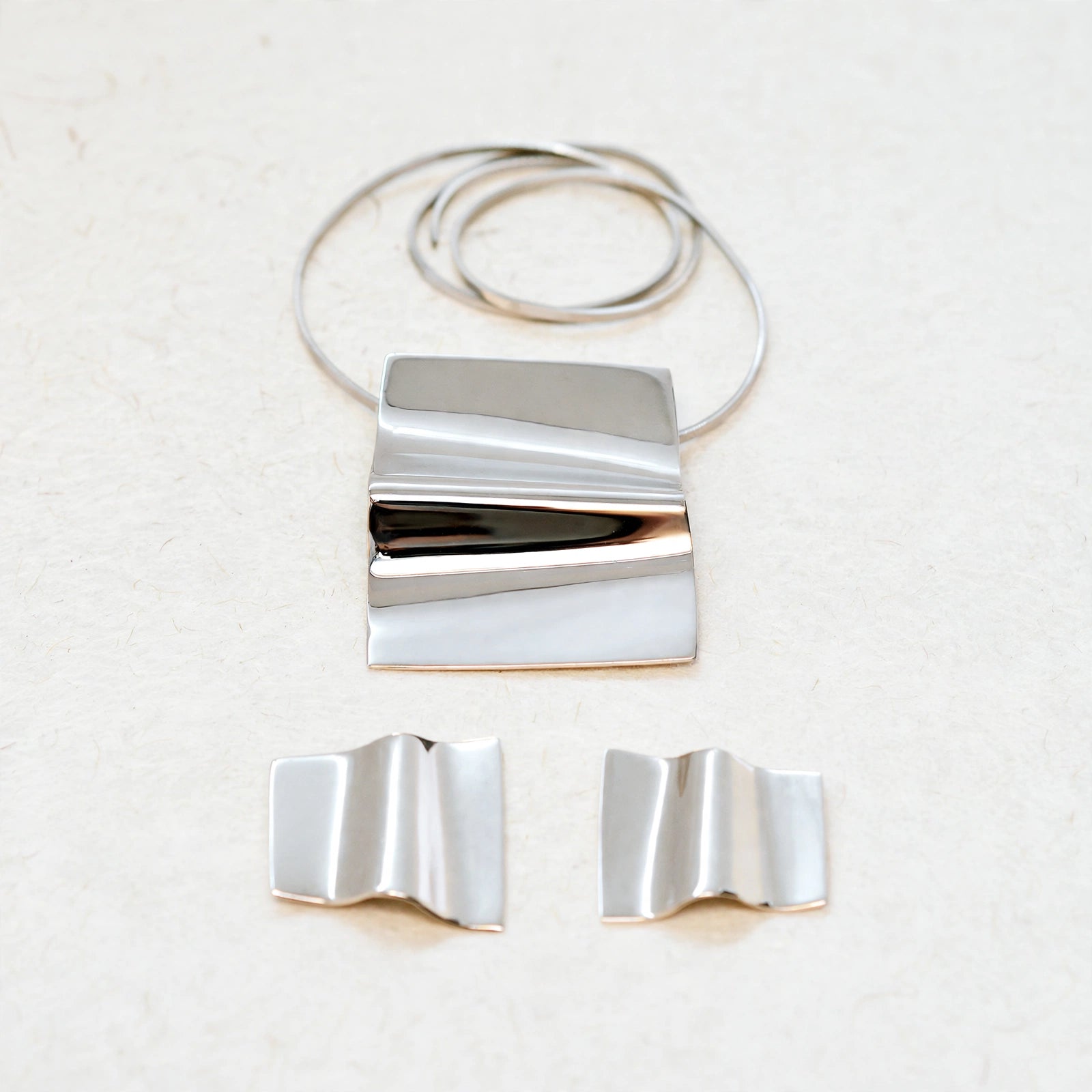 Dije y aretes de plata