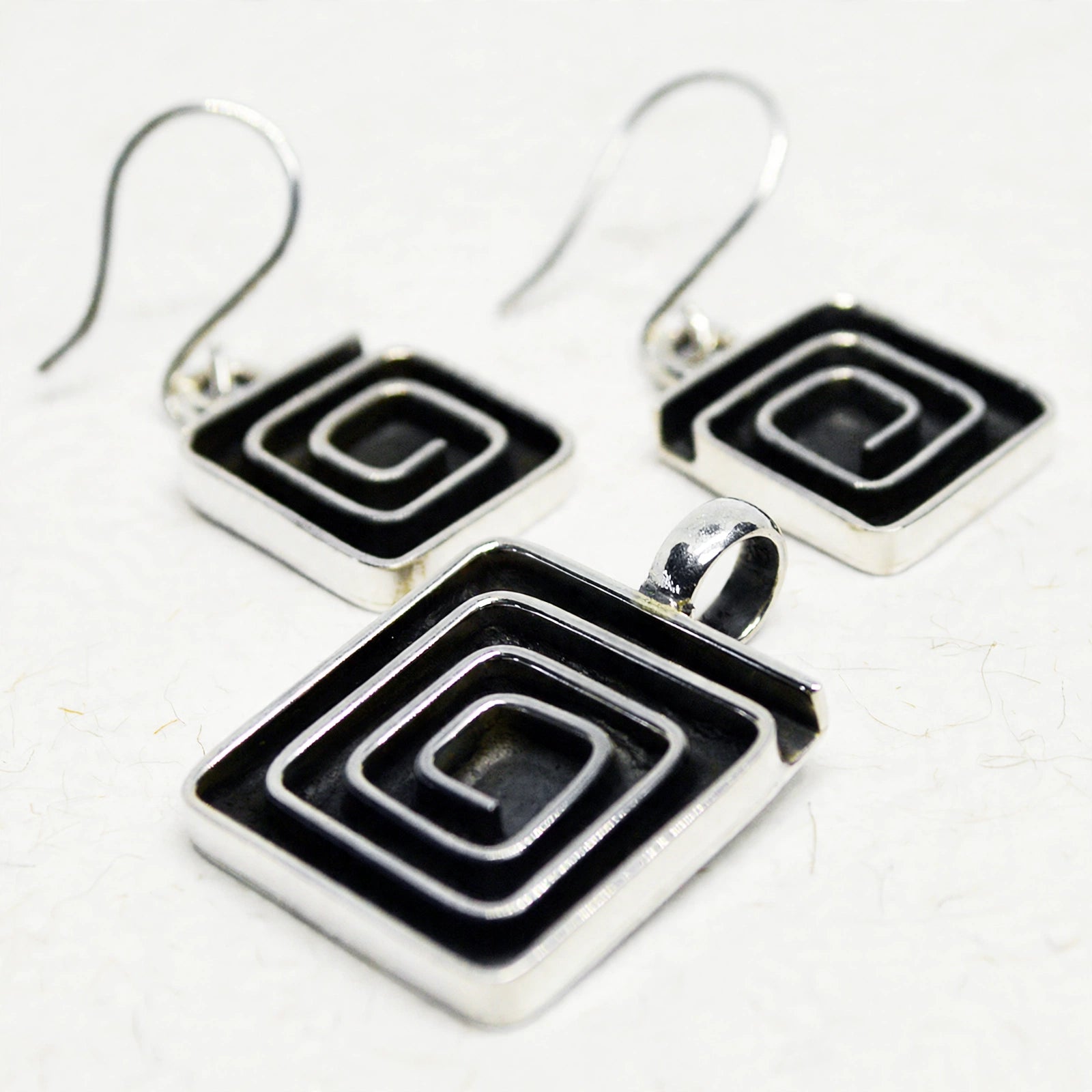Dije y Aretes Laberinto