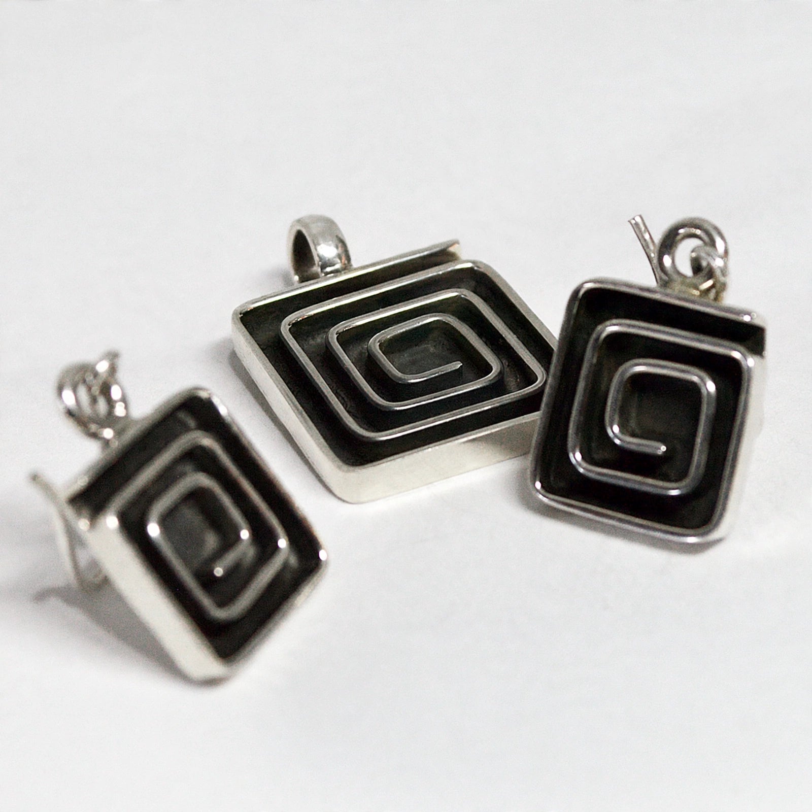 Dije y Aretes Laberinto